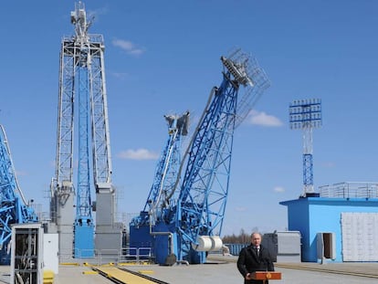 Putin da un discurso tras el lanzamiento del Soyuz-2 en el cosm&oacute;dromo de Vostochni, el 28 de abril.