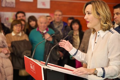 La portavoz del Gobierno y ministra de Educacin, Pilar Alegra, hoy durante una rueda de prensa en la sede del PSOE de Aragn.