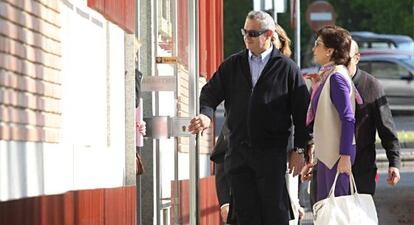 El hermano Manolo entrando en la Audiencia Provincial de Córdoba.