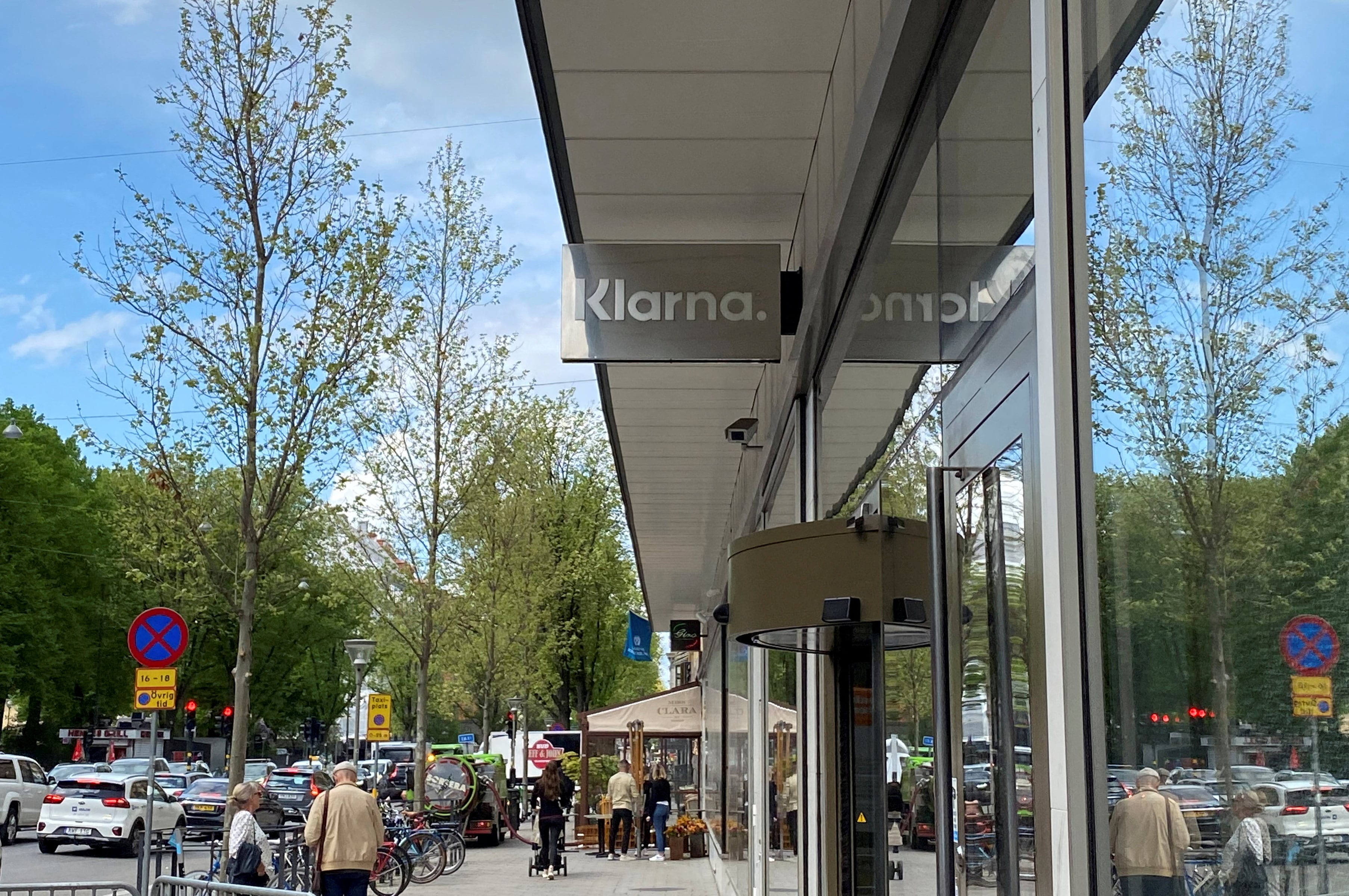 Un cartel en la entrada de la sede de Klarna en Estocolmo, Suecia, el 25 de mayo de 2022.