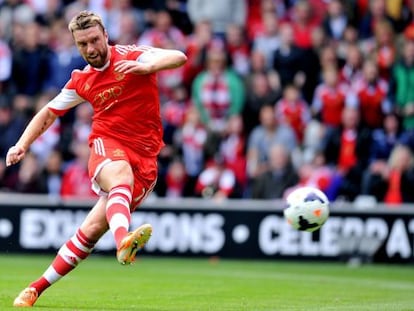 Lambert, en un duelo del Southampton de esta temporada.