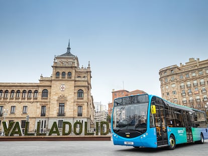 Autobús sostenible de la empresa Switch Mobility en Valladolid.