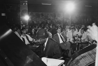 Thelonius Monk actuando en el Five Spot Jazz Club, de Nueva York, el 22 de noviembre de 1963.  