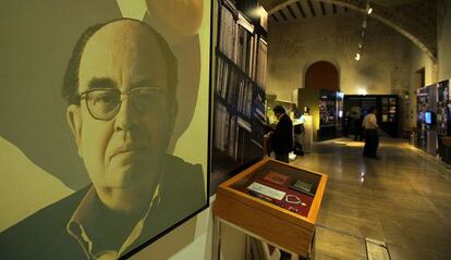Imatges del poeta han estat recollides en l'exposició.