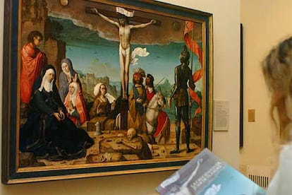 La <i>Crucifixión</i> de Juan de Flandes se exhibe a partir de mañana en el Museo del Prado, tras su restauración en los talleres de la pinacoteca.