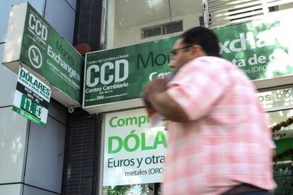 Una casa de cambio y envío de dinero, en la Ciudad de México.