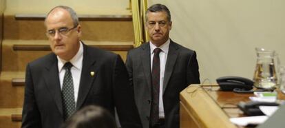 El portavoz del PNV, Joseba Egibar, y el 'lehendakari' Iñigo Urkullu, en la sesión del Parlamento vasco. 