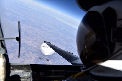 A US Air Force U-2 pilot looks down at the suspected Chinese surveillance balloon as it hovers over the central continental United States on February 3, 2023.