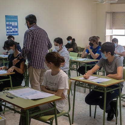 Inicio de las pruebas de Bachillerato Internacional en el Colegio San Francisco de Paula en Sevilla.