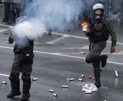 Miembros de la Guardia Nacional de Venezuela reprimen una manifestaci&oacute;n de la oposici&oacute;n el pasado d&iacute;a 13.
 