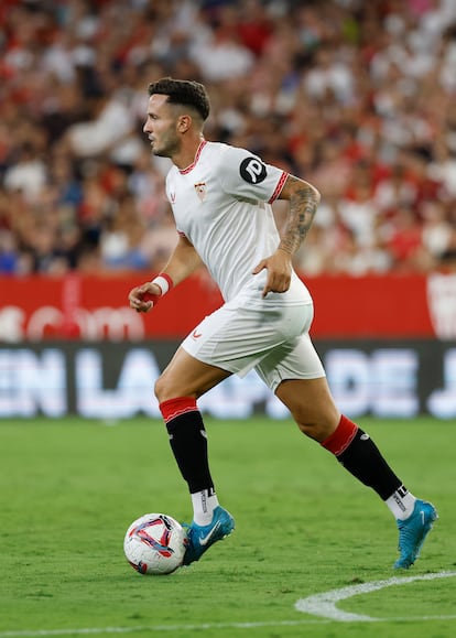 El jugador del Sevilla FC Saúl Ñíguez se ha convertido en apenas tres meses en uno de los capitanes sevillistas.