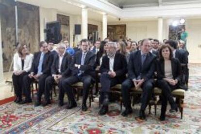 El jefe del Gobierno, Mariano Rajoy, ha presidido en La Moncloa, junto a los l&iacute;deres de UGT y CC.OO y el presidente de la CEOE, la estrategia de emprendimiento y empleo joven.