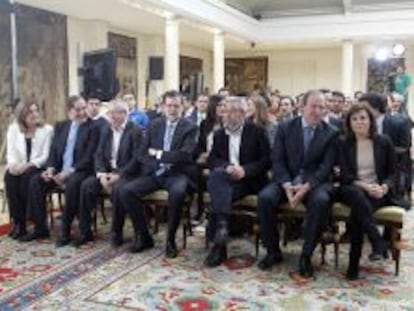 El jefe del Gobierno, Mariano Rajoy, ha presidido en La Moncloa, junto a los l&iacute;deres de UGT y CC.OO y el presidente de la CEOE, la estrategia de emprendimiento y empleo joven.