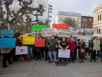 Manifestación en apoyo a la menor agredida sexualmente por tres exjugadores de la Arandina.