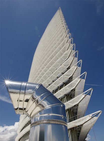 La Torre del Agua, del arquitecto Enrique de Teresa, en la Expo de Zaragoza 2008.
 
Foto: Luis Magán