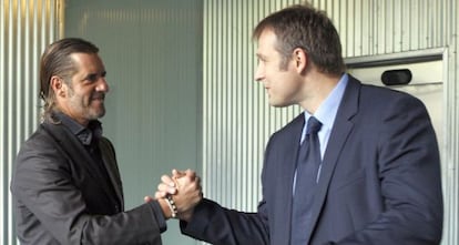Gorka Arrinda (izquierda) saluda a Pedrag Savovic.