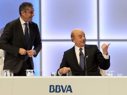 El presidente de BBVA, Francisco Gonz&aacute;lez, y el consejero delegado, Angel Cano, durante la junta general de accionistas celebrada en Bilbao.