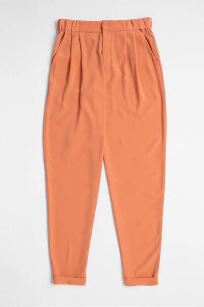 Pantalón de pinzas, de Oysho (29,99 euros).