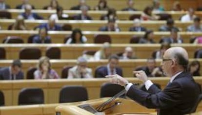 El ministro de Hacienda, Cristóbal Montoro, durante su intervención en el pleno del Senado que debate del presupuesto del Estado para 2013. EFE/Archivo