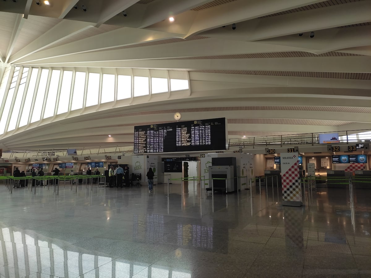 Aena cuestiona acuerdo con País Vasco sobre aeropuertos