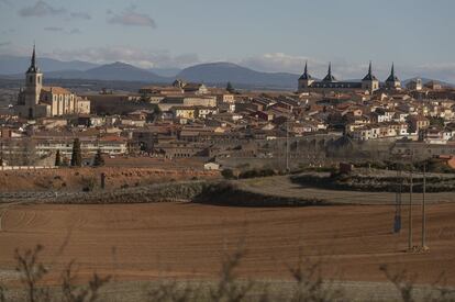 El patrimonio cultural e histórico de Lerma, así como el paisajístico, resiste económicamente con el apoyo de alguna de las empresas que también se han instalado en el pueblo. Los bajos precios del suelo allí y la ubicación tan cercana a las vías y a la propia carretera A-1 son grandes argumentos de la alcaldesa, Maribel Sánchez, para reclamar decididamente ese tren tan esperado.