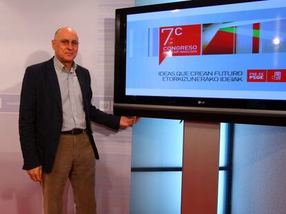 Rodolfo Ares en la sede minutos antes de presentar el VII congreso del PSE