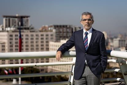 Luis Cordero, Ministro de Justicia y Derechos Humanos, en la azotea del ministerio en Santiago, Chile.