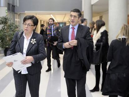 El lehendakari, Patxi López, y la consejera Unzalu, ayer en la inauguración del congreso agroalimentario de Vitoria.