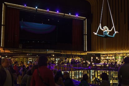 Un espectáculo de acrobacias en el Espacio Platea.