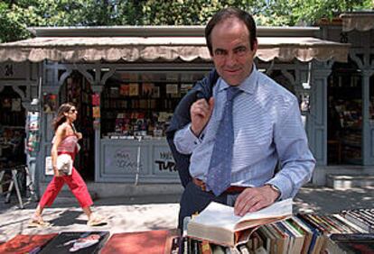 José Bono, fotografiado en la Cuesta de Moyano, en Madrid.