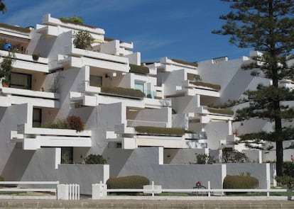 La Ciudad Blanca en la bahía de Alcudia (Mallorca), de Francisco Javier Sáenz de Oiza.