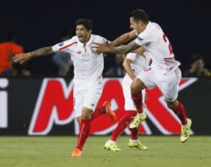 Ever Banega, jugador del Sevilla, celebra un gol en la última Supercopa de Europa.