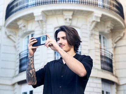 La alianza de Vivo con el fabricante de lentes Zeiss ha dado como resultado una de las mejores cámaras del mercado. Sus distintos modos de foto y video ofrecen la máxima estabilidad y nitidez.