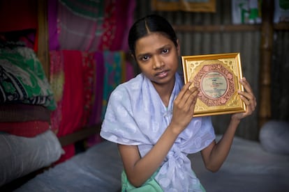 Kanchon mostraba orgullosa el diploma que le dieron como premio por uno de sus dibujos. “Mi sueño es estudiar inglés y llegar a ser profesora”. El tiempo ha demostrado que lo consiguió.