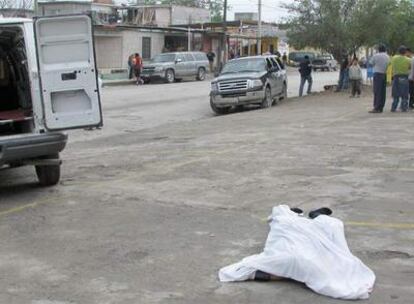 Cinco muertos han dejado los enfrentamientos entre soldados y sicarios en la ciudad mexicana de Reynosa.