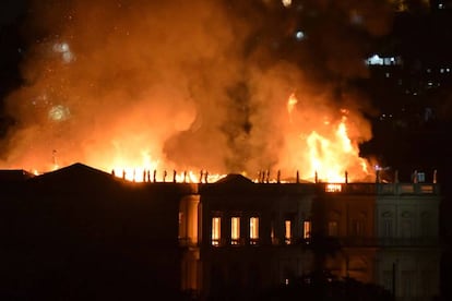 El Museu Nacional de Rio, en flames.