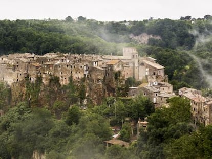 Calcata, en el Lazio italiano, se encuentra en el Parque Regional del Valle del Treja, solo a 50 kil&oacute;metros de Roma.