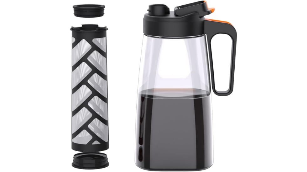 Jarra con infusionador de malla fina.