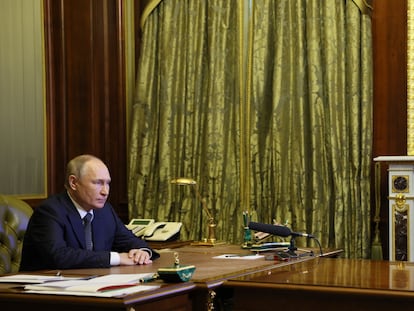 El presidente ruso, Vladímir Putin, durante una reunión este lunes por videoconferencia con su consejo de seguridad.