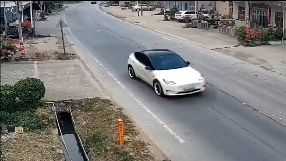 A runaway Tesla in Chaozhou