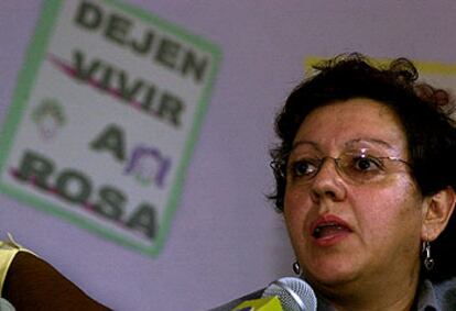 Ana Quiroz, de la Red de Mujeres contra la Violencia, exige la dimisión de las ministras de Familia y Salud.