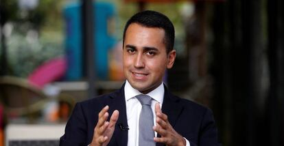 Luigi Di Maio, atual líder do Movimento Cinco Estrelas, fala a jornalistas em Rimini (Itália).