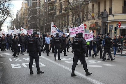 Marcha de los trabajadores de los VTC, ante la sede de Ferraz.