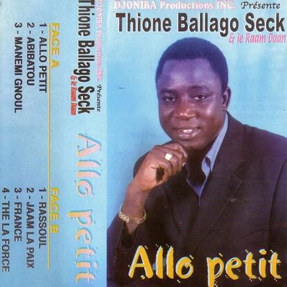 Nacido en 1955, Thione Seck es un experimentado artista del Mbalax, un género que mezcla ritmos occidentales con jazz, soul, rock y 'sabar', que es como se conoce al martilleo de tambores característico de la cultura senegalesa.