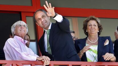 Bernie Ecclestone, Francisco Camps y Rita Barber&aacute; en 2008. 