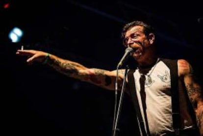 Jesse Hughes, uno de los líderes de Eagles of Death Metal, en un concierto de julio de este año en Italia.