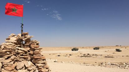 Bandera de Marruecos en la zona de Guerguerat, de donde fue expulsado el Frente Polisario en 2020.