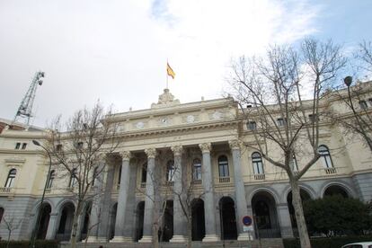 Fachada del edificio de la Bolsa de Madrid.