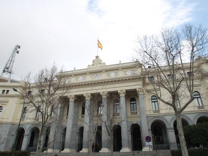 Fachada del edificio de la Bolsa de Madrid.