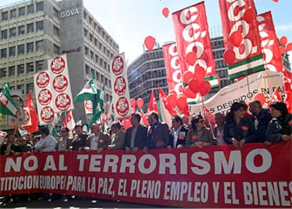 Integrantes de la cabecera de la manifestación del 1 de mayo celebrada ayer en Granada.